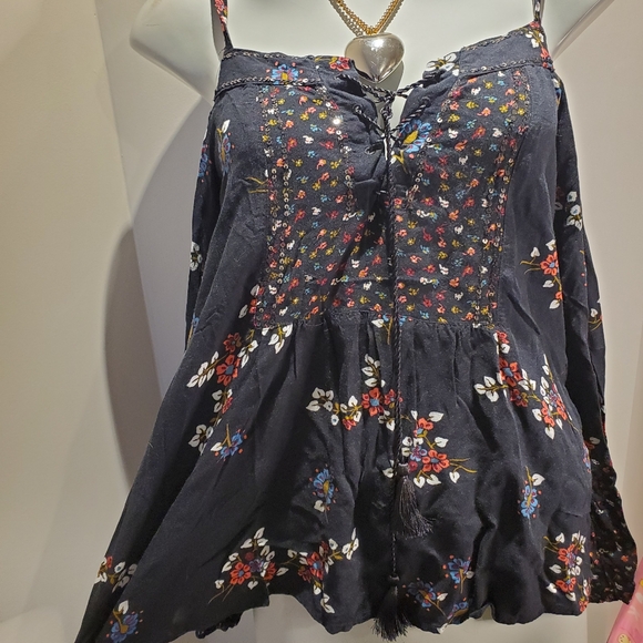 A&F Dark Floral Boho Top w Open Shoulder Sleeves - Picture 3 of 6